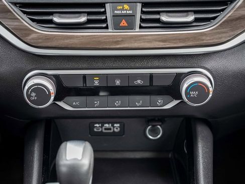 Used 2024 Nissan Altima 2.5 SV image 24