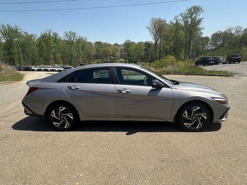 New 2025 Hyundai Elantra SEL image 6