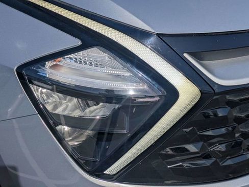 Used 2023 Kia Sportage EX image 9