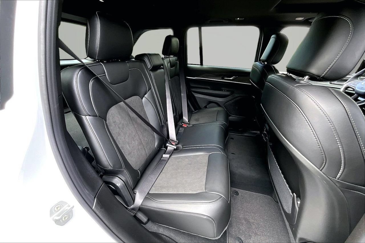 New 2027 Jeep Grand Cherokee Altitude AWD/4WD image 19