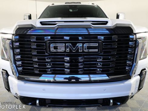 Used 2024 GMC Sierra 2500 Denali Ultimate image 2