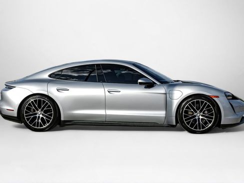 Used 2022 Porsche Taycan image 5