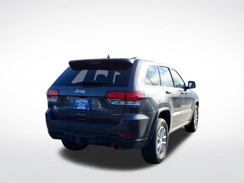 Used 2021 Jeep Grand Cherokee Laredo image 3