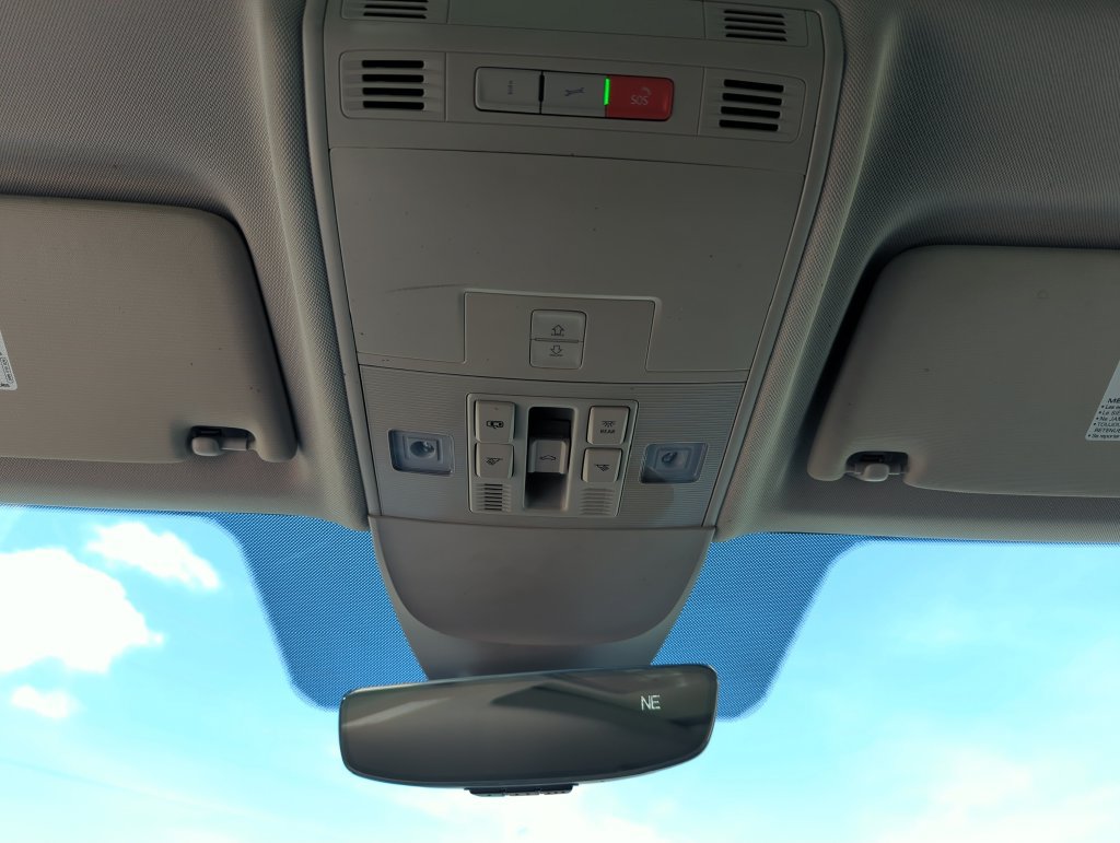Certified 2023 Volkswagen Taos SE w/ Panoramic Sunroof Package FWD image 27