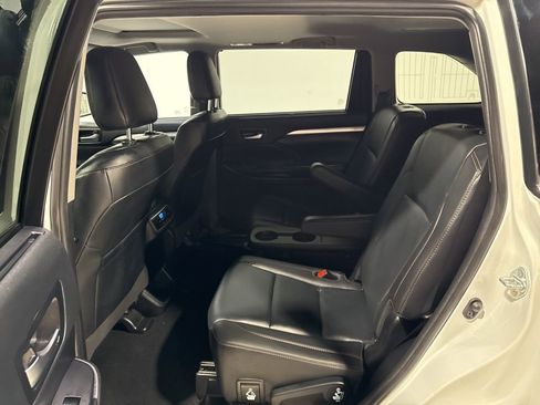 Used 2019 Toyota Highlander XLE image 34