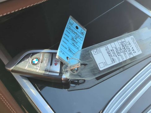 Used 2018 BMW 750i xDrive image 37