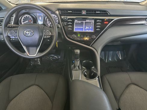 Used 2018 Toyota Camry LE FWD image 13