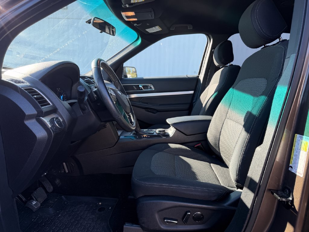 Used 2016 Ford Explorer XLT AWD/4WD image 5