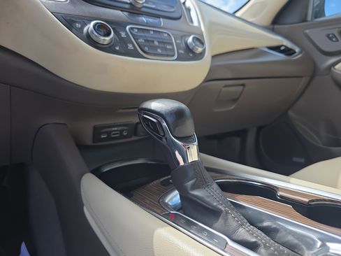 Used 2024 Chevrolet Malibu LT FWD image 32