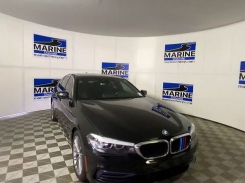 Used 2019 BMW 530i xDrive w/ Convenience Package AWD/4WD image 4