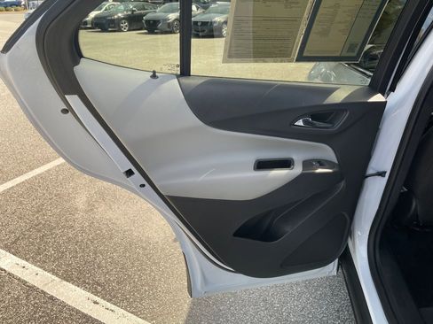 Used 2020 Chevrolet Equinox LT image 19