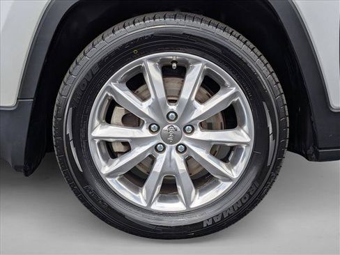 Used 2016 Jeep Cherokee Limited w/ Luxury Group FWD image 22