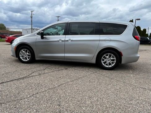 Used 2024 Chrysler Voyager LX FWD image 2