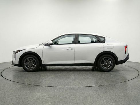 Used 2025 Kia K4 LXS image 5