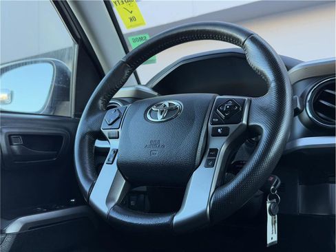 Used 2018 Toyota Tacoma SR5 image 8