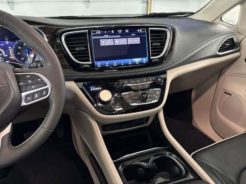 Used 2023 Chrysler Pacifica Limited w/ Uconnect Theater Family Group AWD/4WD image 22