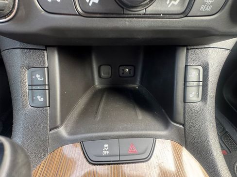 Used 2018 GMC Acadia SLE w/ Driver Alert Package I FWD image 21
