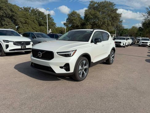 New 2026 Volvo XC40 B5 Plus w/ Protection Package Premier image 2