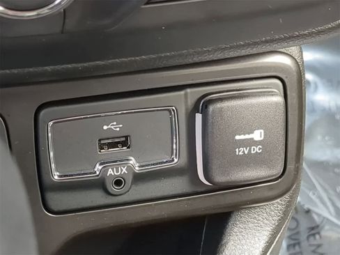 Used 2023 Jeep Renegade Limited image 37