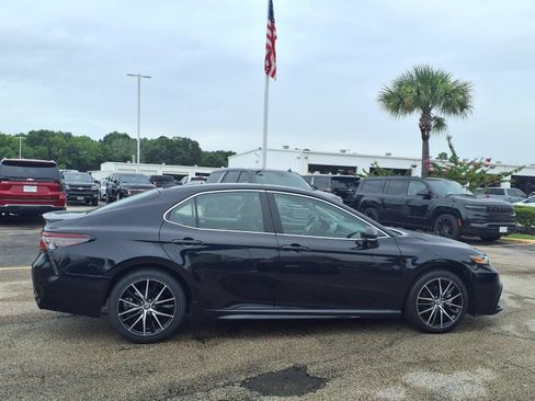 Used 2024 Toyota Camry SE FWD image 21