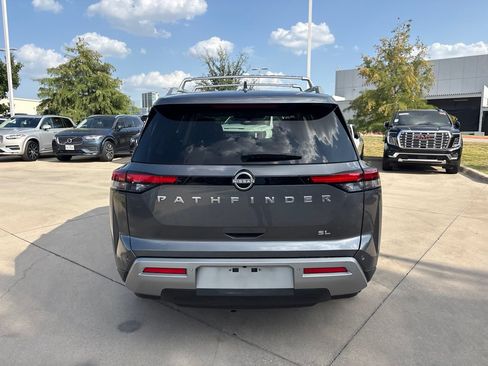 Used 2025 Nissan Pathfinder SL FWD image 6