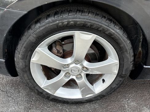 Used 2005 MAZDA MAZDA3 s w/ Moonroof & 6-CD Pkg image 24