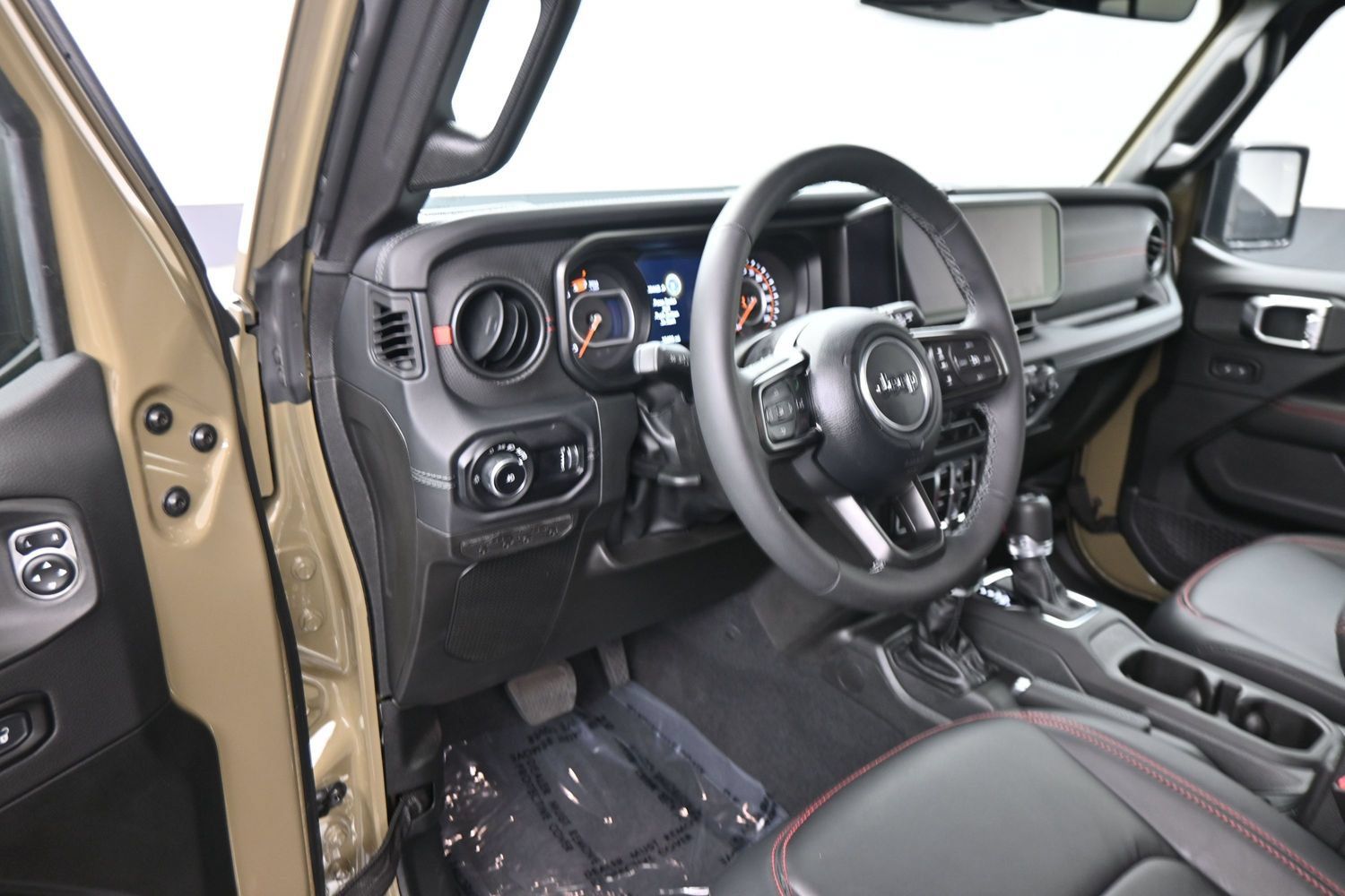 Used 2025 Jeep Wrangler Unlimited Rubicon AWD/4WD image 12