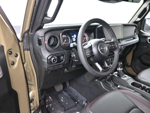 Used 2025 Jeep Wrangler Unlimited Rubicon AWD/4WD image 12