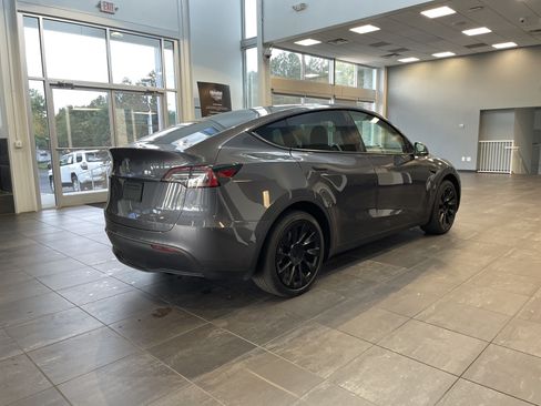 Used 2022 Tesla Model Y Long Range AWD/4WD image 10