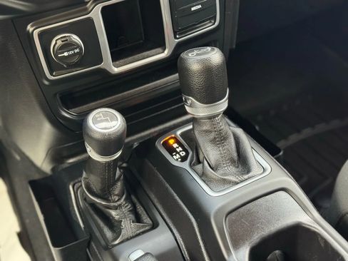 Used 2018 Jeep Wrangler Sport image 26