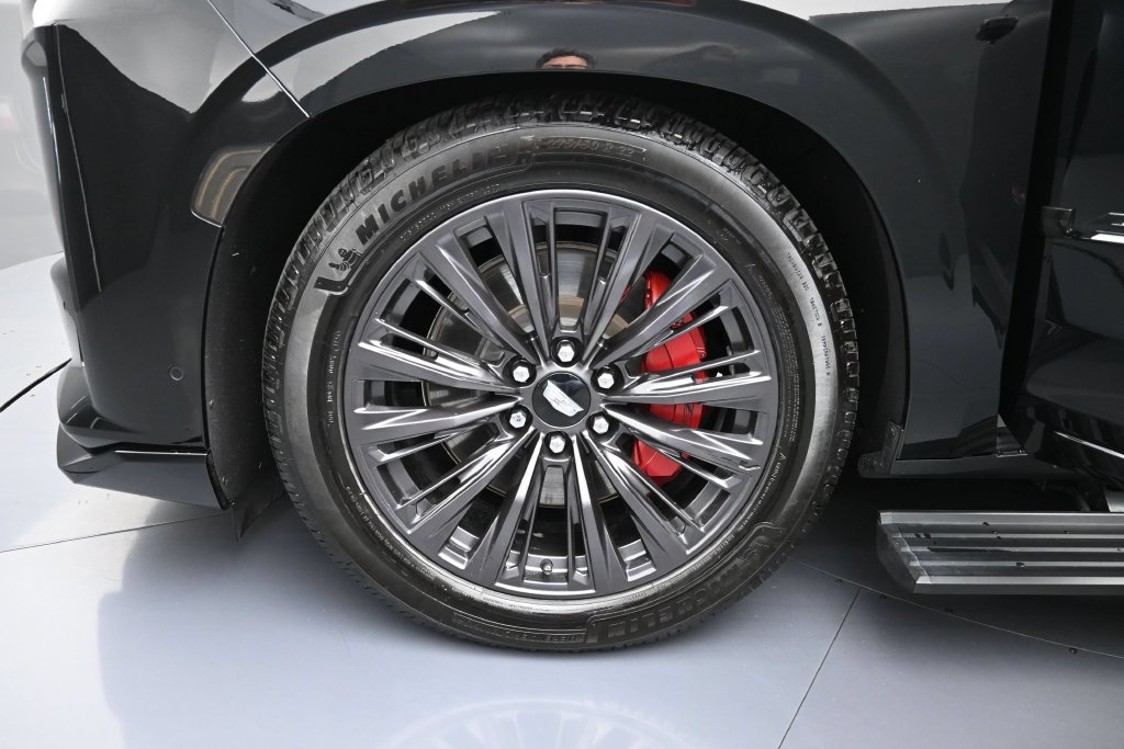 Used 2023 Cadillac Escalade V w/ LPO, ONYX Package AWD/4WD image 19
