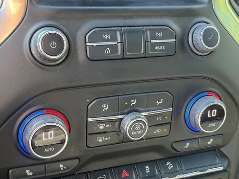 Used 2022 Chevrolet Silverado 1500 LT AWD/4WD image 16