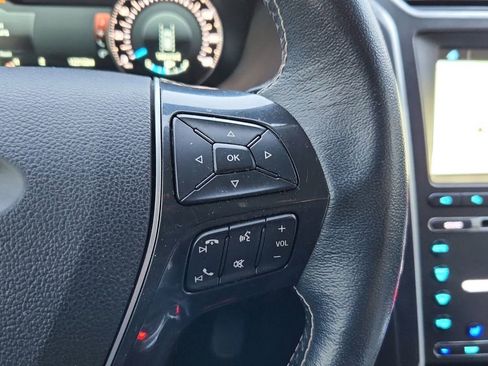 Used 2018 Ford Explorer Platinum image 25