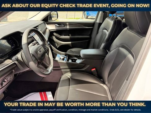 Used 2024 Jeep Grand Cherokee Limited AWD/4WD image 19
