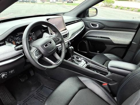 Used 2024 Jeep Compass Latitude image 14