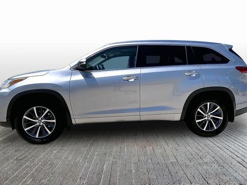 Used 2017 Toyota Highlander XLE AWD/4WD image 4
