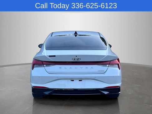 Used 2022 Hyundai Elantra Limited FWD image 4