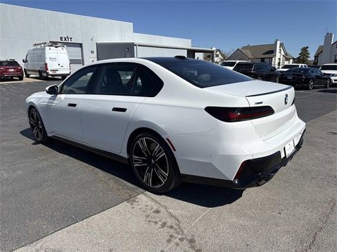 Used 2023 BMW 760i xDrive image 2