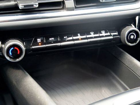 Certified 2025 Chevrolet Equinox EV LT image 25