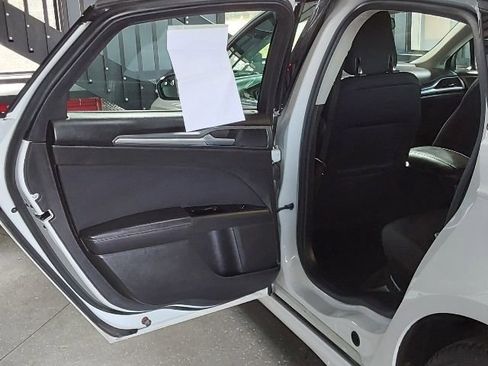 Used 2014 Ford Fusion SE image 18