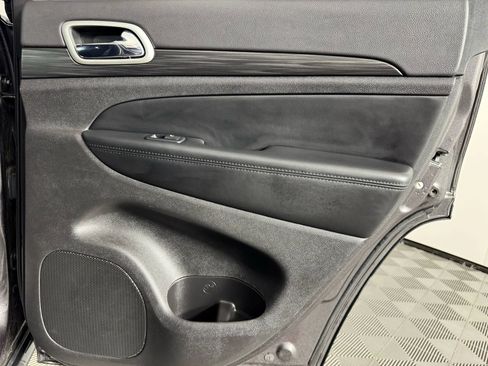 Used 2021 Jeep Grand Cherokee Laredo image 42