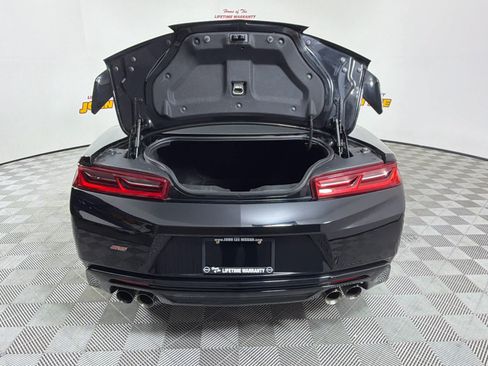 Used 2018 Chevrolet Camaro SS RWD image 5