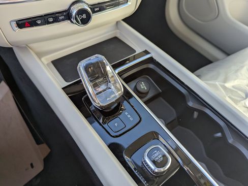 New 2026 Volvo XC60 B5 Ultra w/ Protection Package Premier image 16