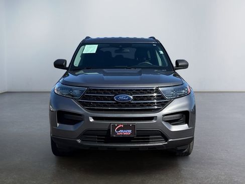 Used 2022 Ford Explorer XLT AWD/4WD image 2