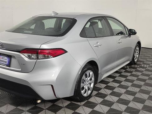 Used 2023 Toyota Corolla LE FWD image 4