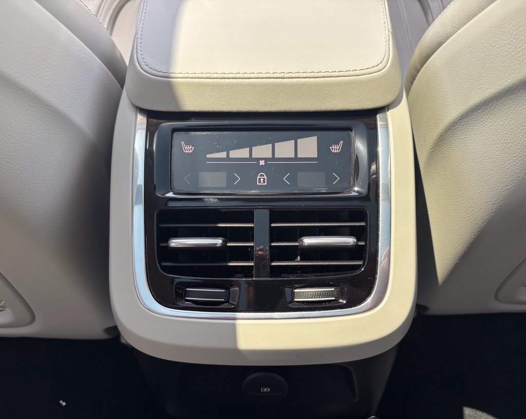Certified 2023 Volvo XC90 T8 Ultimate w/ Lounge Package AWD/4WD image 23