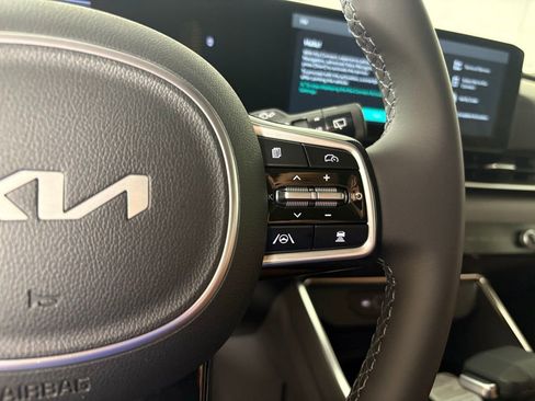 New 2026 Kia Carnival EX FWD image 21