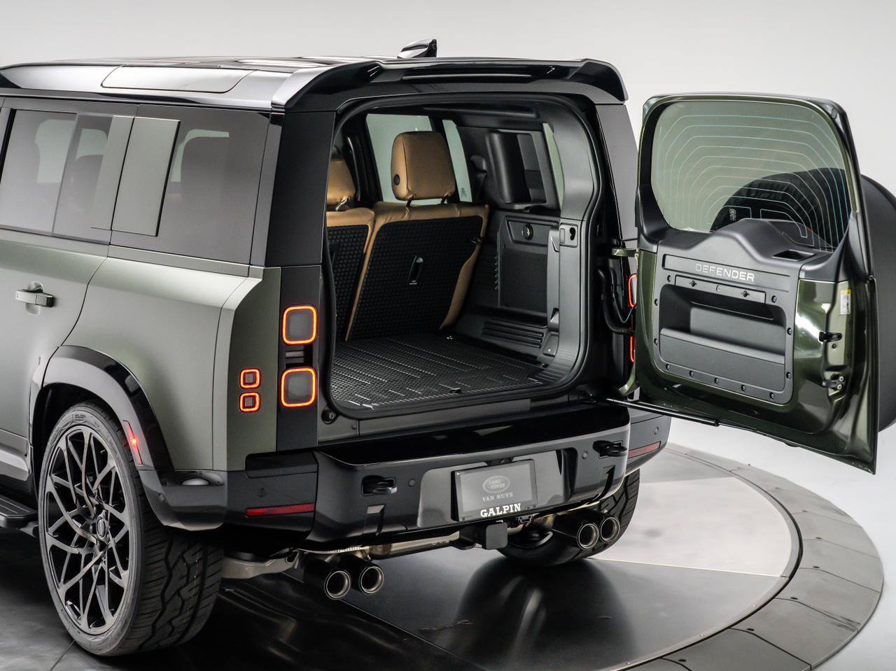 Used 2026 Land Rover Defender 110 X-Dynamic SE AWD/4WD image 17