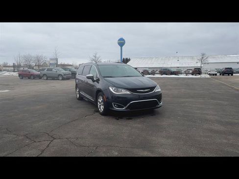 Used 2019 Chrysler Pacifica Limited image 27