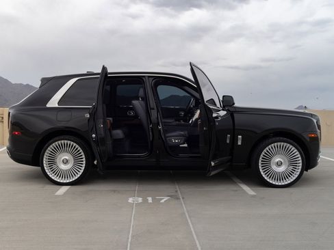 Used 2021 Rolls-Royce Cullinan image 21